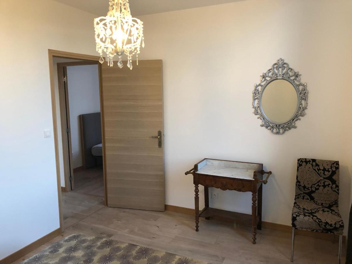 Chambres Au Chateau Du Mouillat Saint-Clair-de-la-Tour 外观 照片
