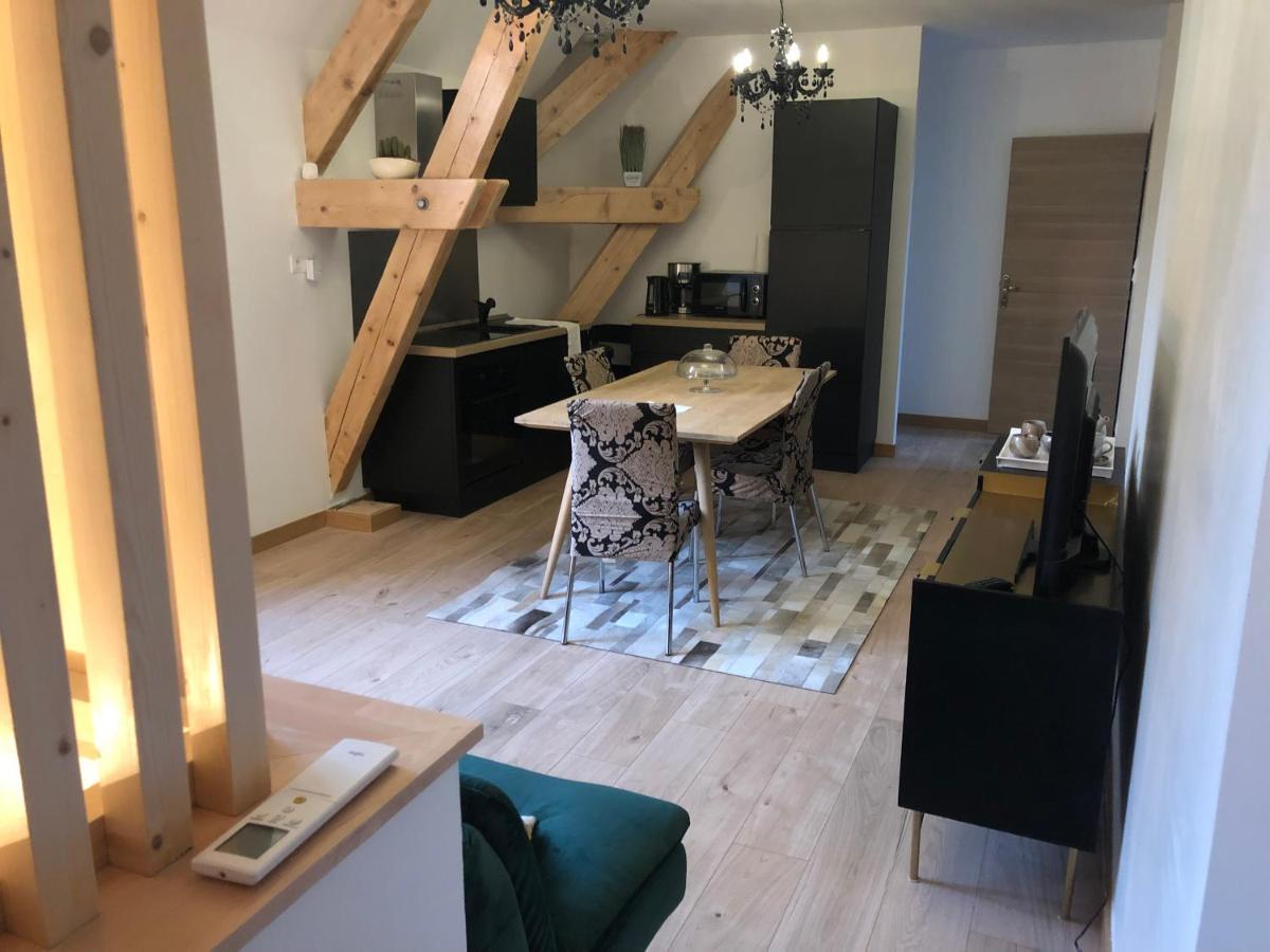 Chambres Au Chateau Du Mouillat Saint-Clair-de-la-Tour 外观 照片