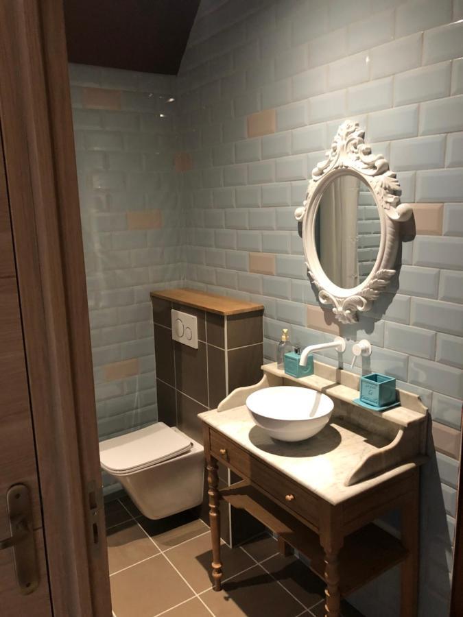 Chambres Au Chateau Du Mouillat Saint-Clair-de-la-Tour 外观 照片