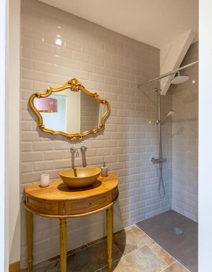Chambres Au Chateau Du Mouillat Saint-Clair-de-la-Tour 外观 照片