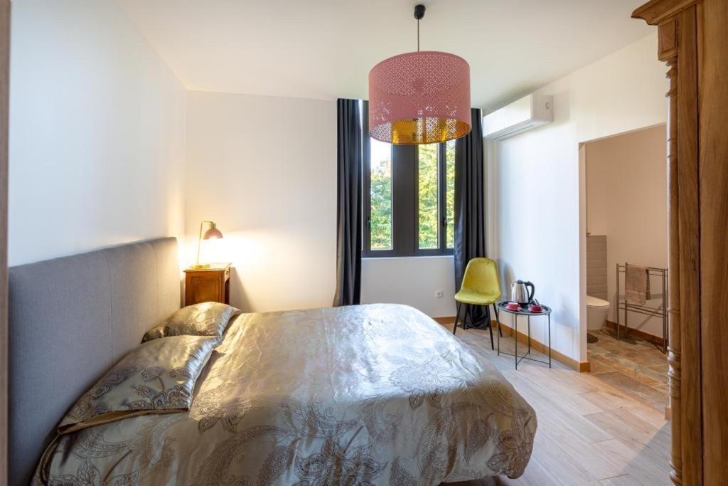 Chambres Au Chateau Du Mouillat Saint-Clair-de-la-Tour 外观 照片
